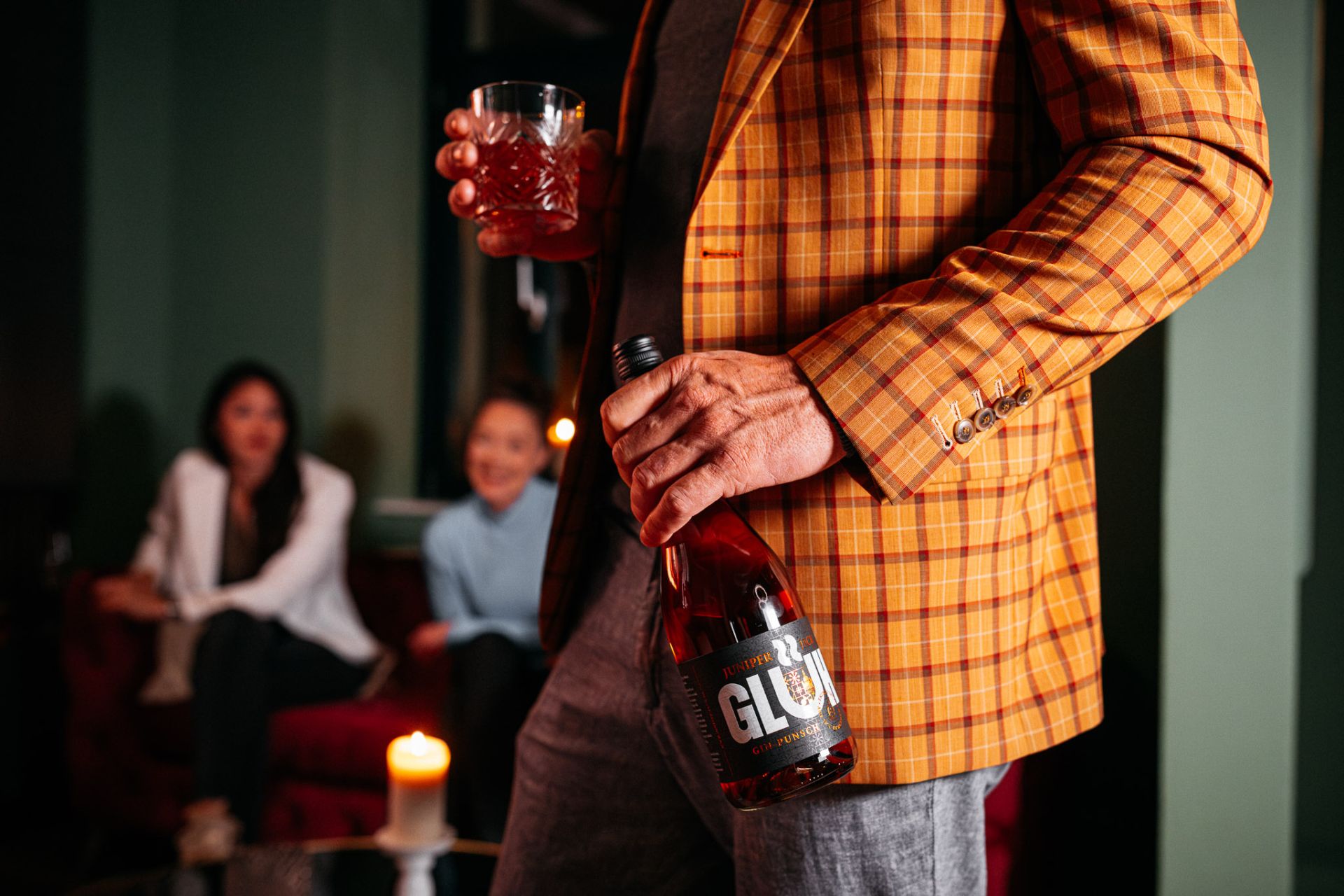 Gesellige Runde mit GLÜH-Flasche