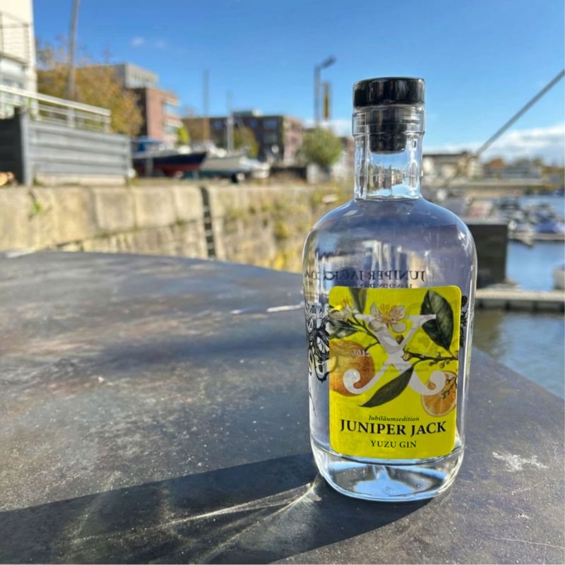 Yuzu Gin am Hafen