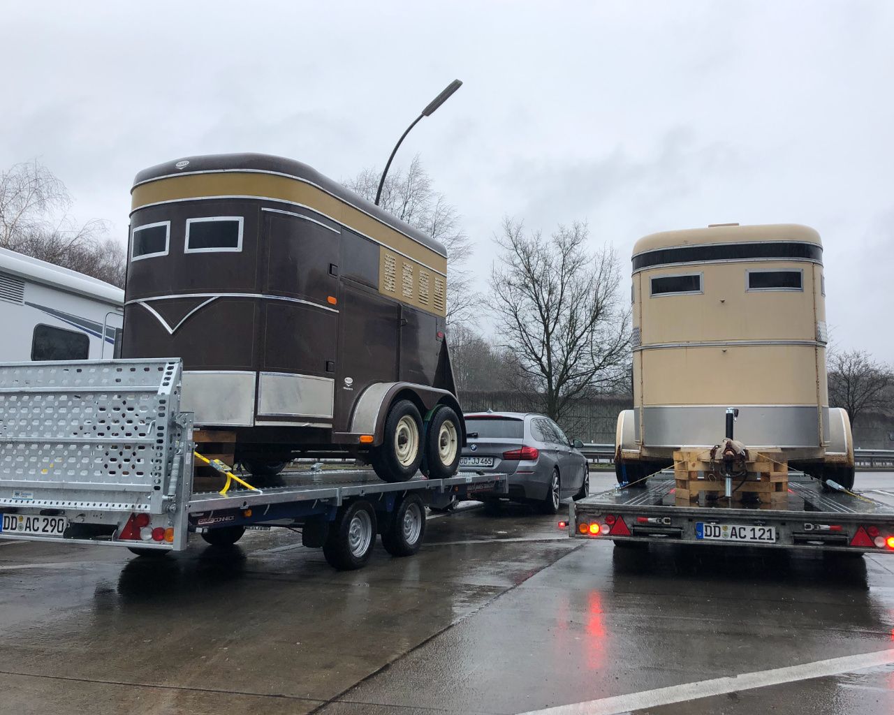 Anhänger auf dem Transporter